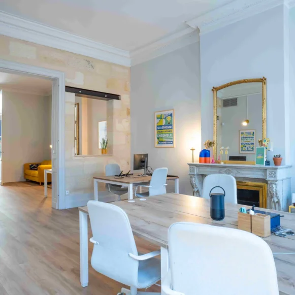 Espace indépendant 130 m² 12 postes Coworking Rue Paul Berthelot Bordeaux 33300 - photo 1
