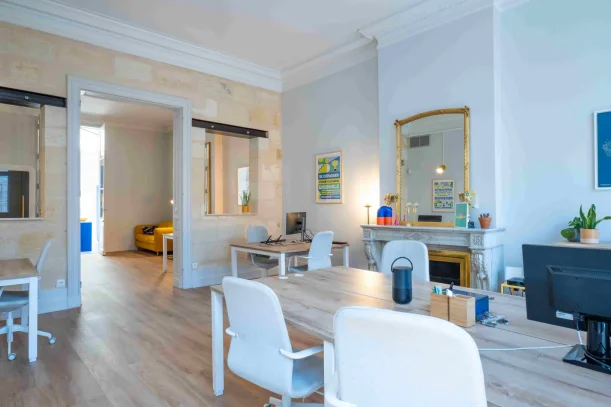 Espace indépendant - 33300 - 12 postes - 4560€
