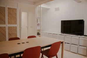 Espace indépendant - 75010 - 13 postes - 8500€