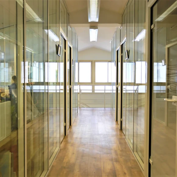 Bureau privé 12 m² 3 postes Coworking Rue Cardinet Paris 75017 - photo 3