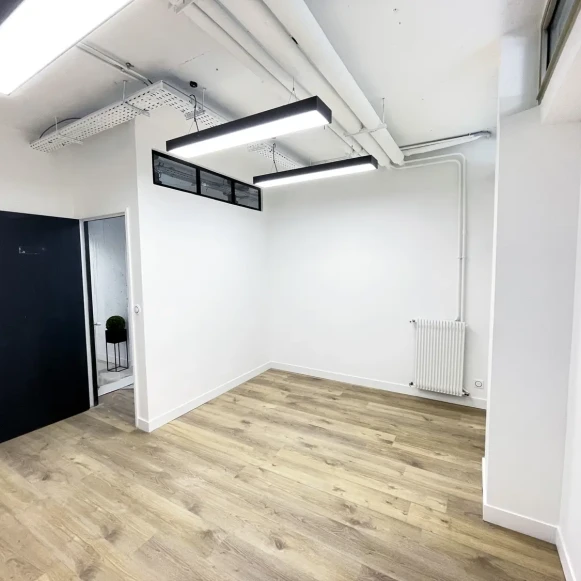 Bureau privé 15 m² 4 postes Coworking Avenue Pasteur Montreuil 93100 - photo 2