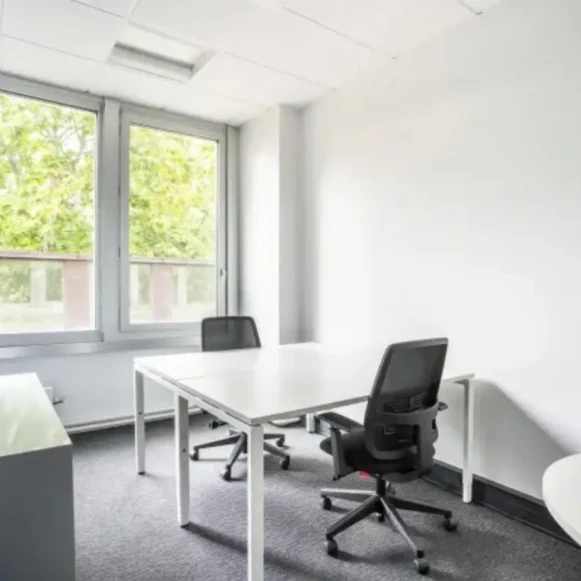 Bureau privé 24 m² 6 postes Coworking Rue d'Isly Rennes 35000 - photo 1