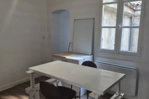 Open Space - 33000 - 3 postes - 250€