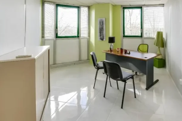 Open Space - 01630 - 20 postes - 350€