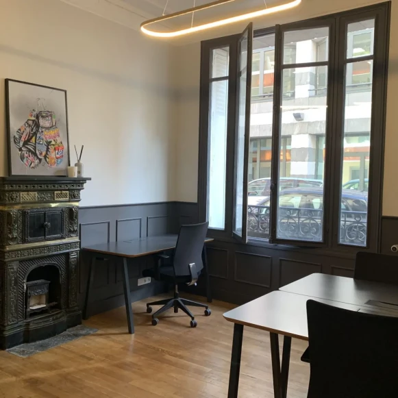 Bureau privé 16 m² 4 postes Location bureau Rue Vernier Paris 75017 - photo 1