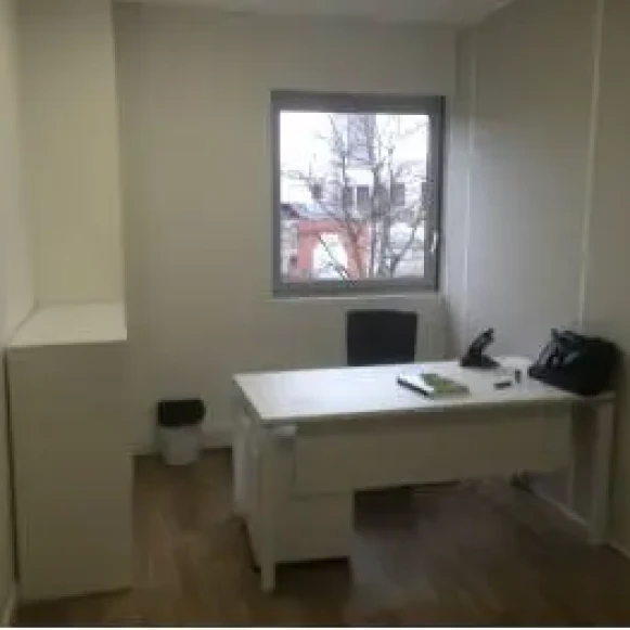 Bureau privé 15 m² 2 postes Location bureau Boulevard Anatole France Saint-Denis 93200 - photo 2