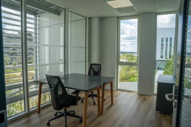 Bureau privé - 33700 - 3 postes - 631€