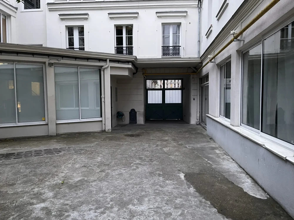 Open Space - 75011 - 10 postes - 330€