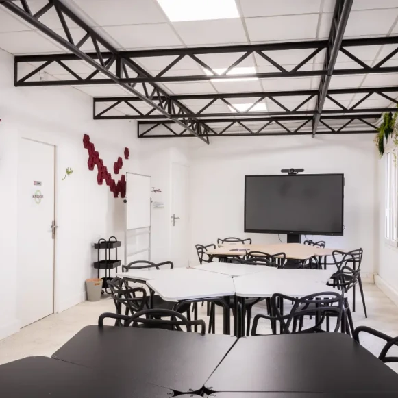 Bureau privé 9 m² 1 poste Coworking Rue Eugène Lair Viarmes 95270 - photo 9