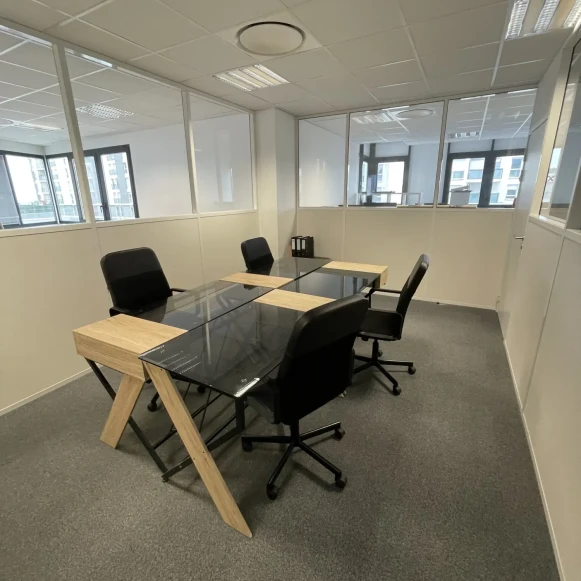 Bureau privé 25 m² 8 postes Location bureau Rue Victor Lagrange Lyon 69007 - photo 7