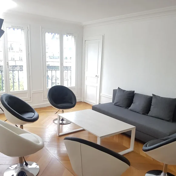 Bureau privé 62 m² 7 postes Location bureau Boulevard de Bonne Nouvelle Paris 75010 - photo 1