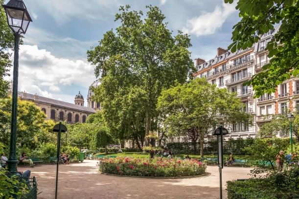 Bureau privé - 75008 - 2 postes - 900€