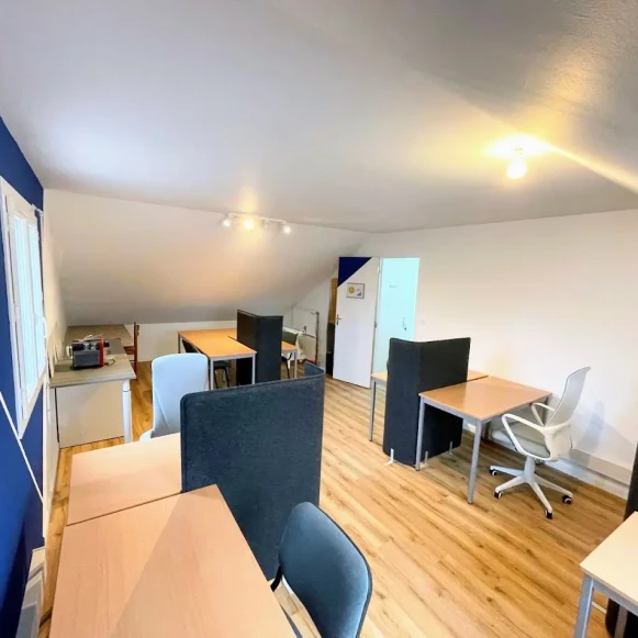 Open Space  8 postes Coworking Rue de la Loire Sainte-Luce-sur-Loire 44980 - photo 2