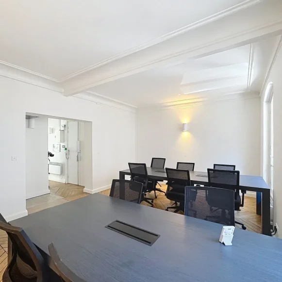 Espace indépendant 60 m² 14 postes Location bureau Rue Truffaut Paris 75017 - photo 2
