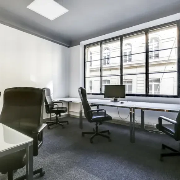 Bureau privé 18 m² 4 postes Coworking Rue de Richelieu Paris 75002 - photo 1