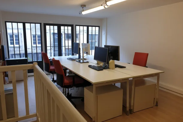 Bureau privé - 75010 - 4 postes - 1460€