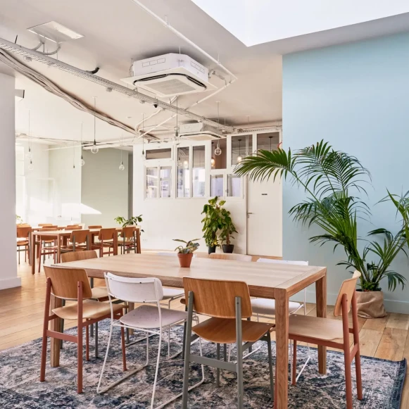 Bureau privé 12 m² 4 postes Coworking Rue de Cléry Paris 75002 - photo 3
