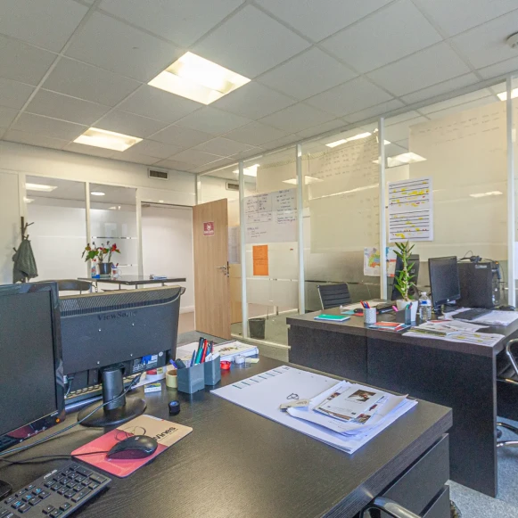 Bureau privé 22 m² 6 postes Location bureau Avenue du Maréchal de Lattre de Tassigny Boulogne-Billancourt 92100 - photo 3