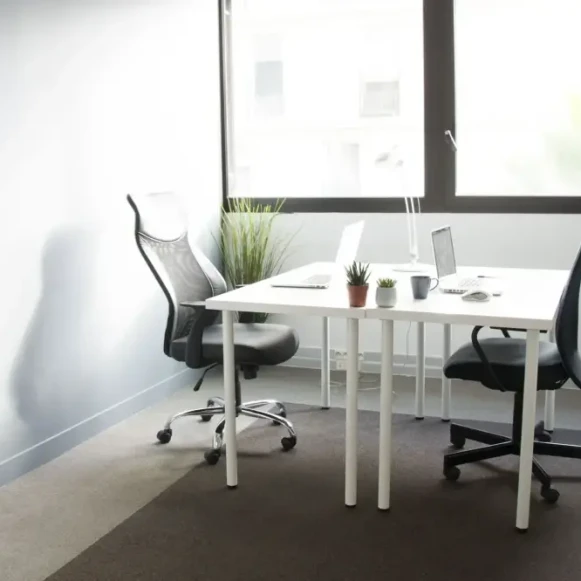 Bureau privé 10 m² 2 postes Coworking Place Ernest Granier Montpellier 34000 - photo 1