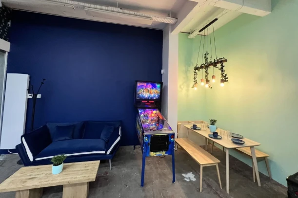 Open Space - 75011 - 1 poste - 400€