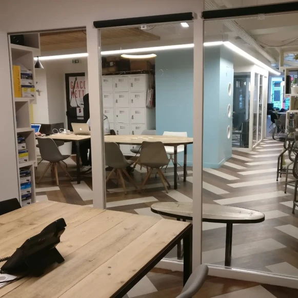 Bureau privé 9 m² 4 postes Coworking Rue Greneta Paris 75002 - photo 4