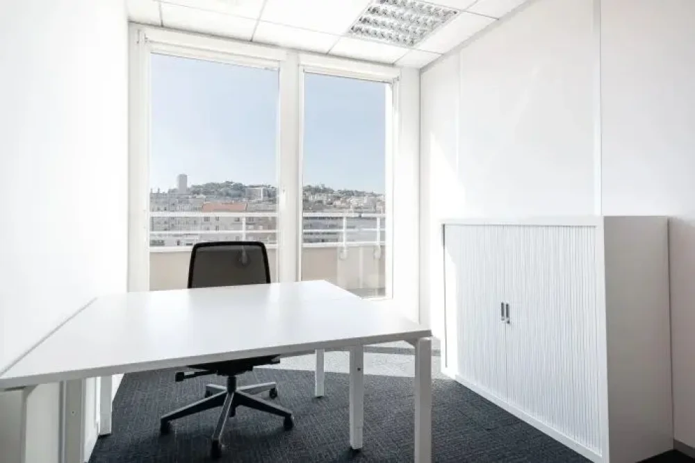 Bureau privé - 13008 - 30 postes - 11505€