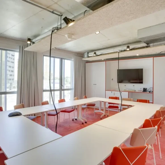 Bureau privé 156 m² 26 postes Coworking Avenue de la Mer-Raymond Dugrand Montpellier 34000 - photo 1