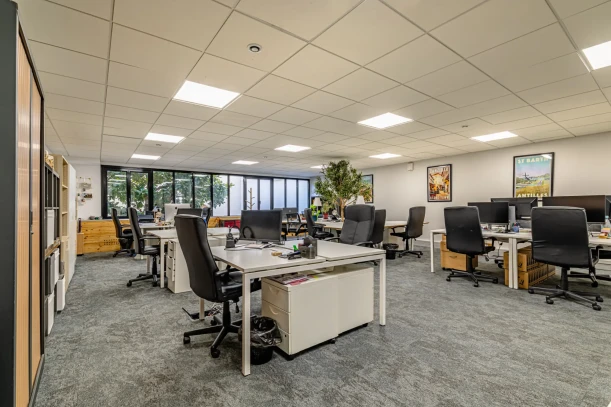 Open Space - 75009 - 20 postes - 400€