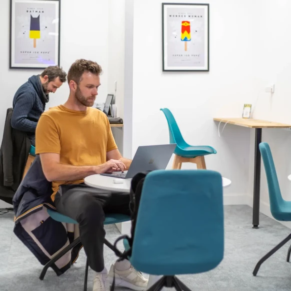 Bureau privé 14 m² 3 postes Location bureau Rue Evariste Galois Biot 06410 - photo 1