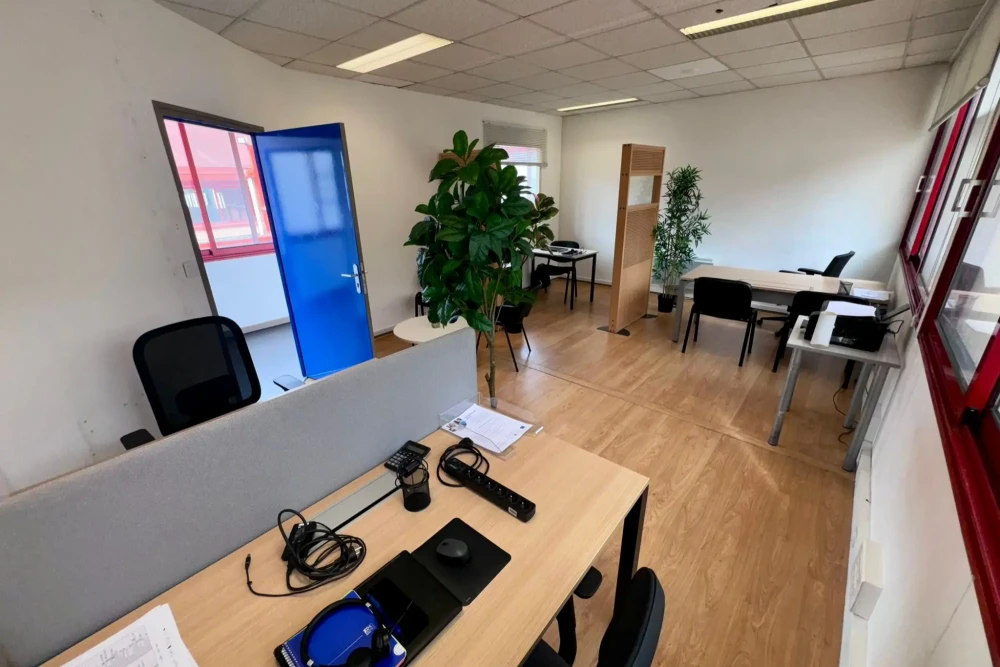 Espace indépendant - 93100 - 45 postes - 3500€