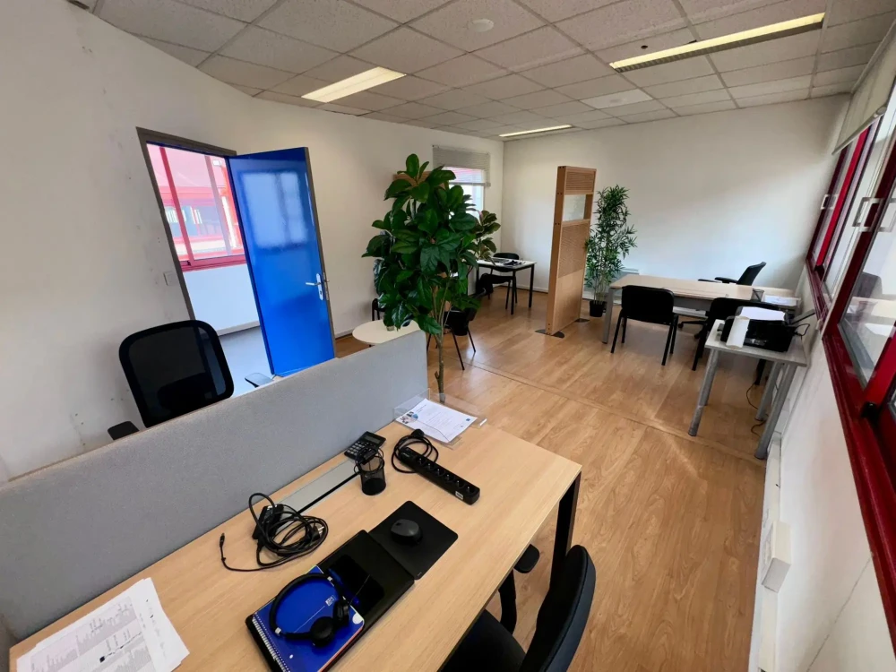 Espace indépendant - 93100 - 30 postes - 3500€