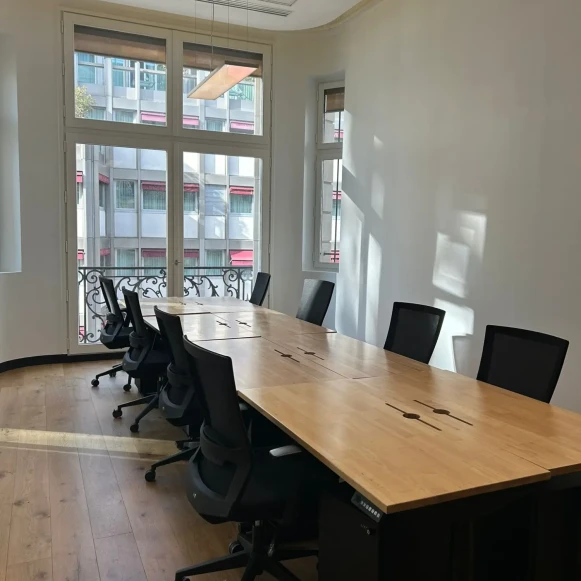 Bureau privé 56 m² 14 postes Coworking Avenue des Champs-Élysées Paris 75008 - photo 1