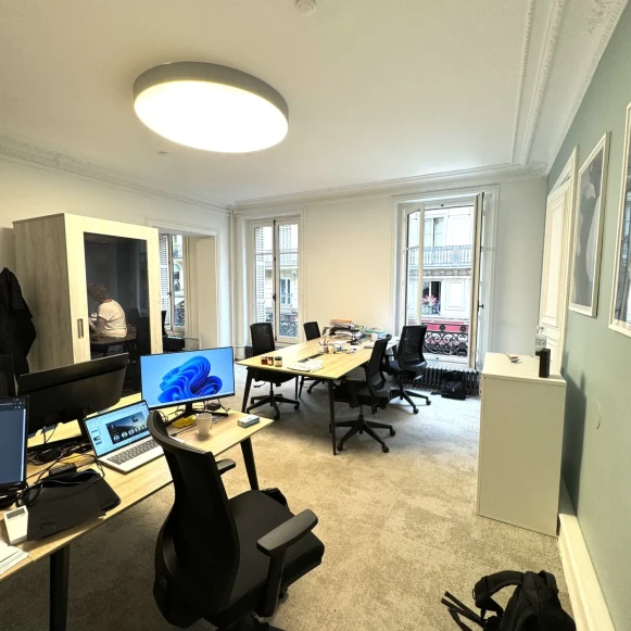 Espace indépendant 200 m² 28 postes Location bureau Rue Rougemont Paris 75009 - photo 4