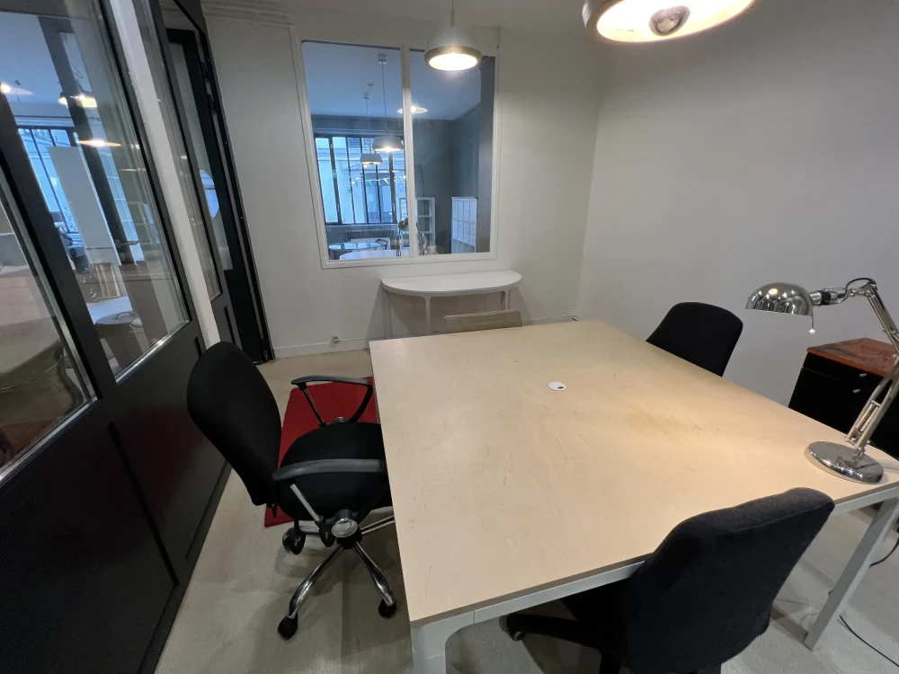 Bureau privé - 75011 - 3 postes - 1200€