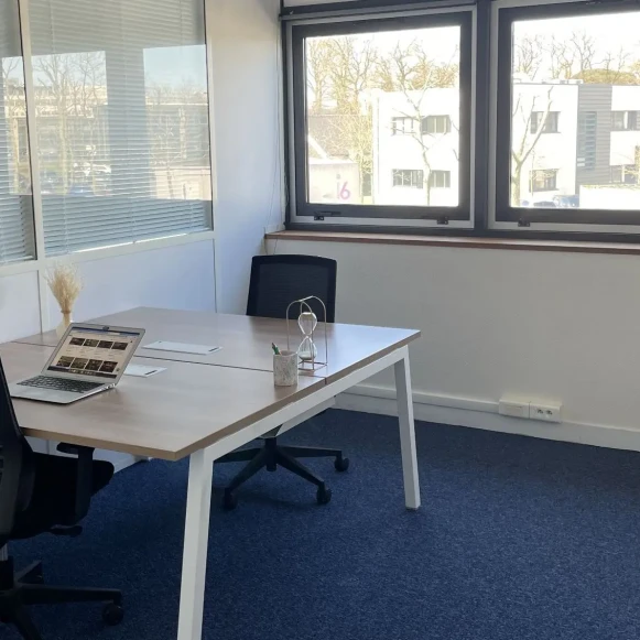 Bureau privé 12 m² 2 postes Coworking Avenue des Amethystes Nantes 44300 - photo 1