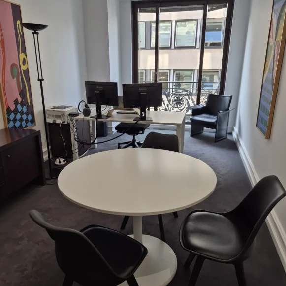Bureau privé 20 m² 4 postes Location bureau Rue La Pérouse Paris 75016 - photo 1