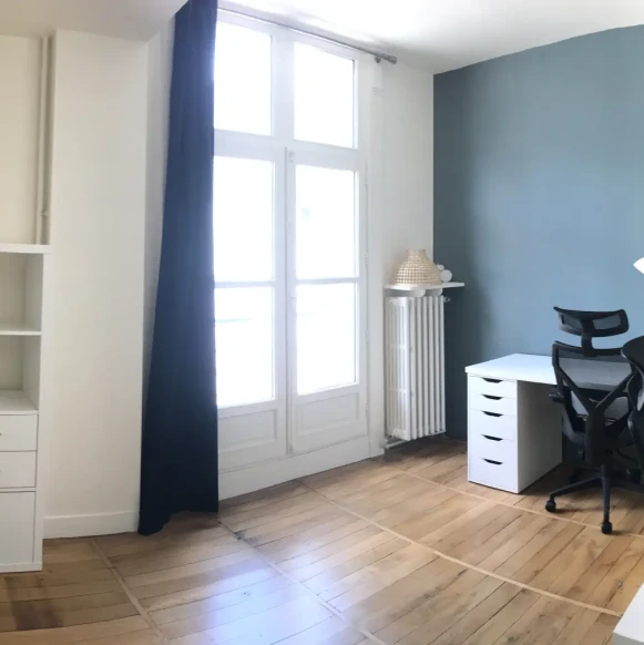 Espace indépendant 10 m² 2 postes Location bureau Rue Emile Zola Tours 37000 - photo 1