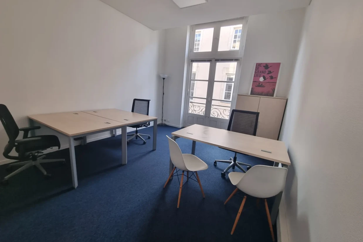 Bureau privé - 44000 - 3 postes - 1320€