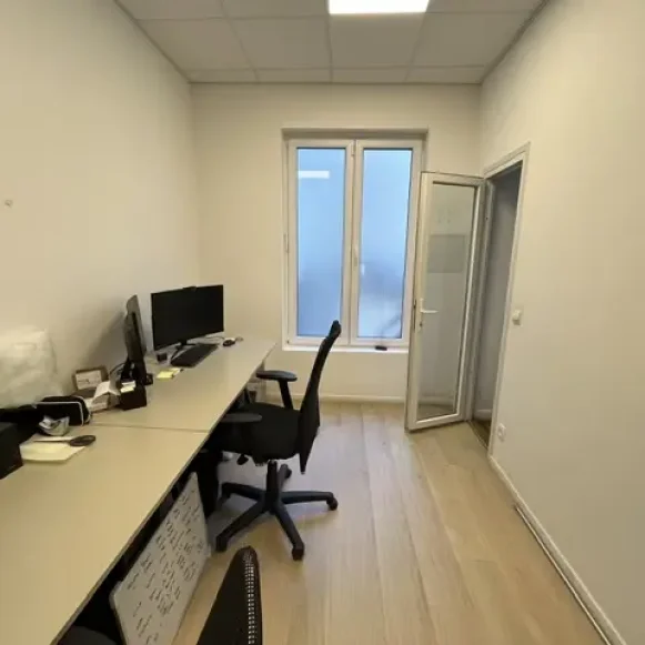 Bureau privé 10 m² 2 postes Coworking Rue Meslay Paris 75003 - photo 8