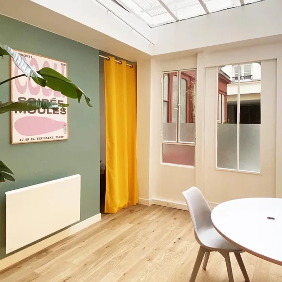 Bureau privé 90 m² 10 postes Location bureau Rue Saint-Louis en l'Île Paris 75004 - photo 3