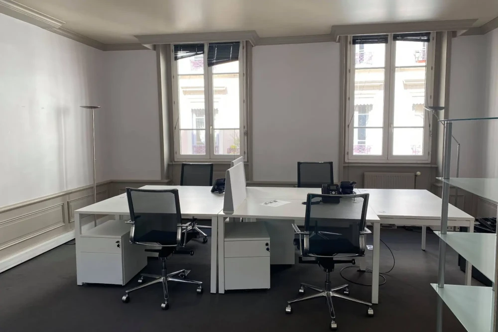 Bureau privé - 69002 - 6 postes - 2000€