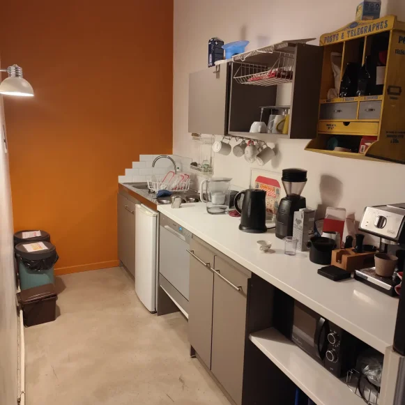 Bureau privé 17 m² 4 postes Location bureau Boulevard Anatole France Lyon 69006 - photo 1