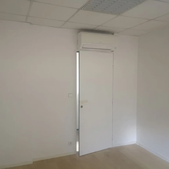 Bureau privé 11 m² 3 postes Location bureau Impasse René Couzinet Toulouse 31500 - photo 11