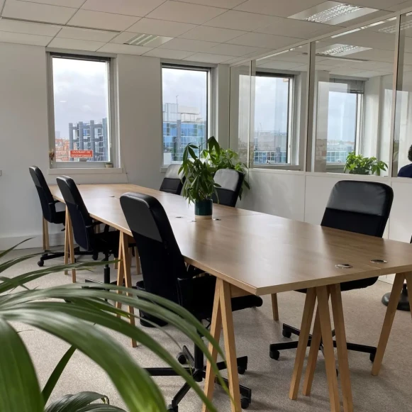 Bureau privé 30 m² 10 postes Coworking Rue Jacques Ibert Levallois-Perret 92300 - photo 1