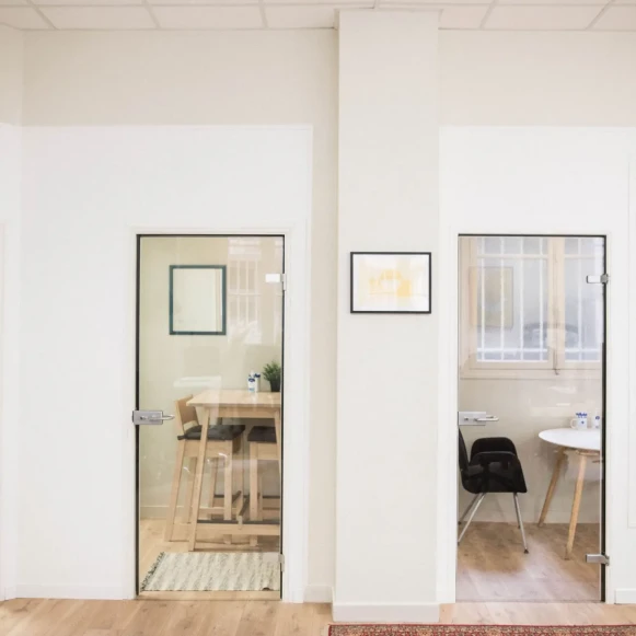 Bureau privé 15 m² 3 postes Location bureau Rue de Clichy Paris 75009 - photo 2