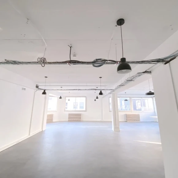 Espace indépendant 50 m² 10 postes Location bureau Rue Bleue Paris 75010 - photo 1