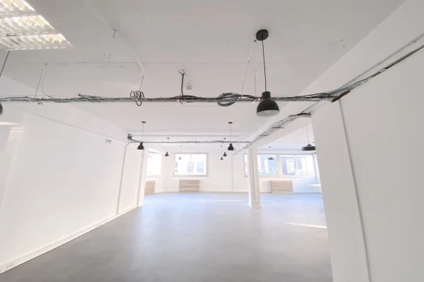 Espace indépendant - 75010 - 10 postes - 5300€