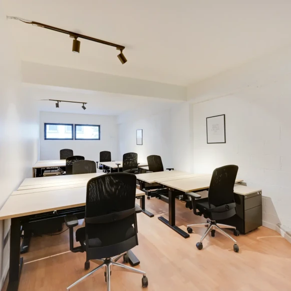 Bureau privé 28 m² 8 postes Coworking Avenue du Général Michel Bizot Paris 75012 - photo 1