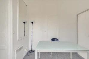 Bureau privé - 75001 - 3 postes - 2300€
