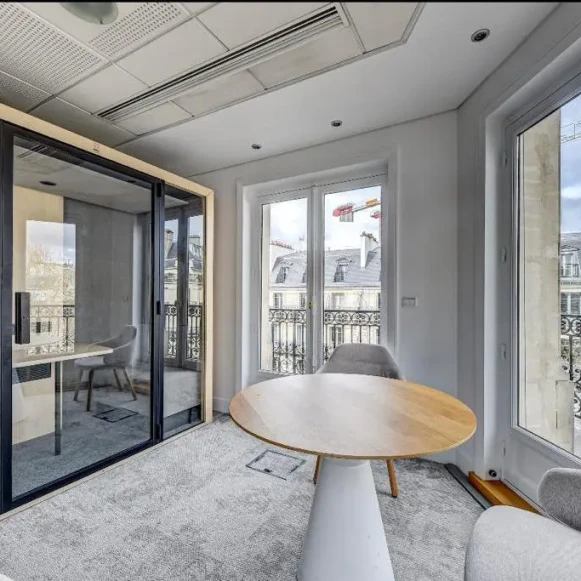 Bureau privé 35 m² 6 postes Coworking Avenue Franklin Delano Roosevelt Paris 75008 - photo 1